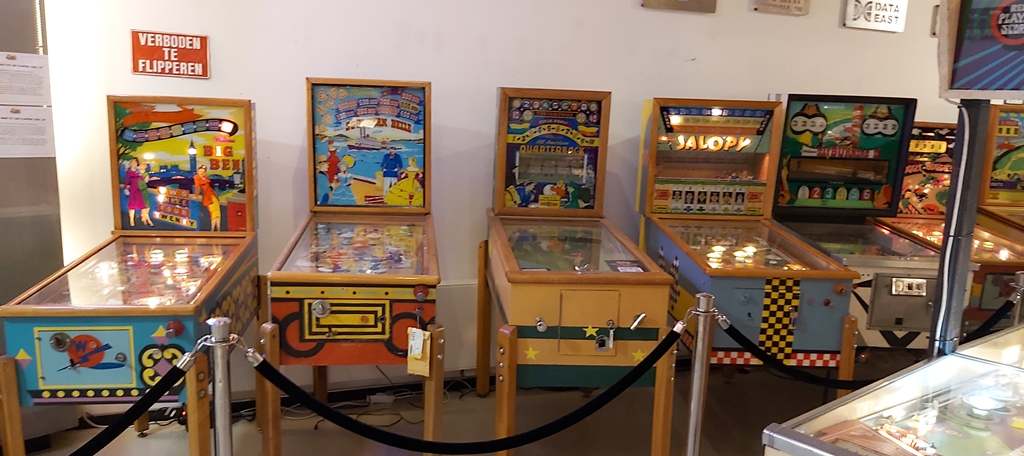 antique pinball machines